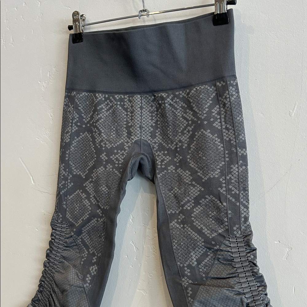 Lululemon In The Flow Crop II - Picture 5 of 11
